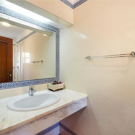 Ponta Grande - Atlantica Αλμπουφέιρα